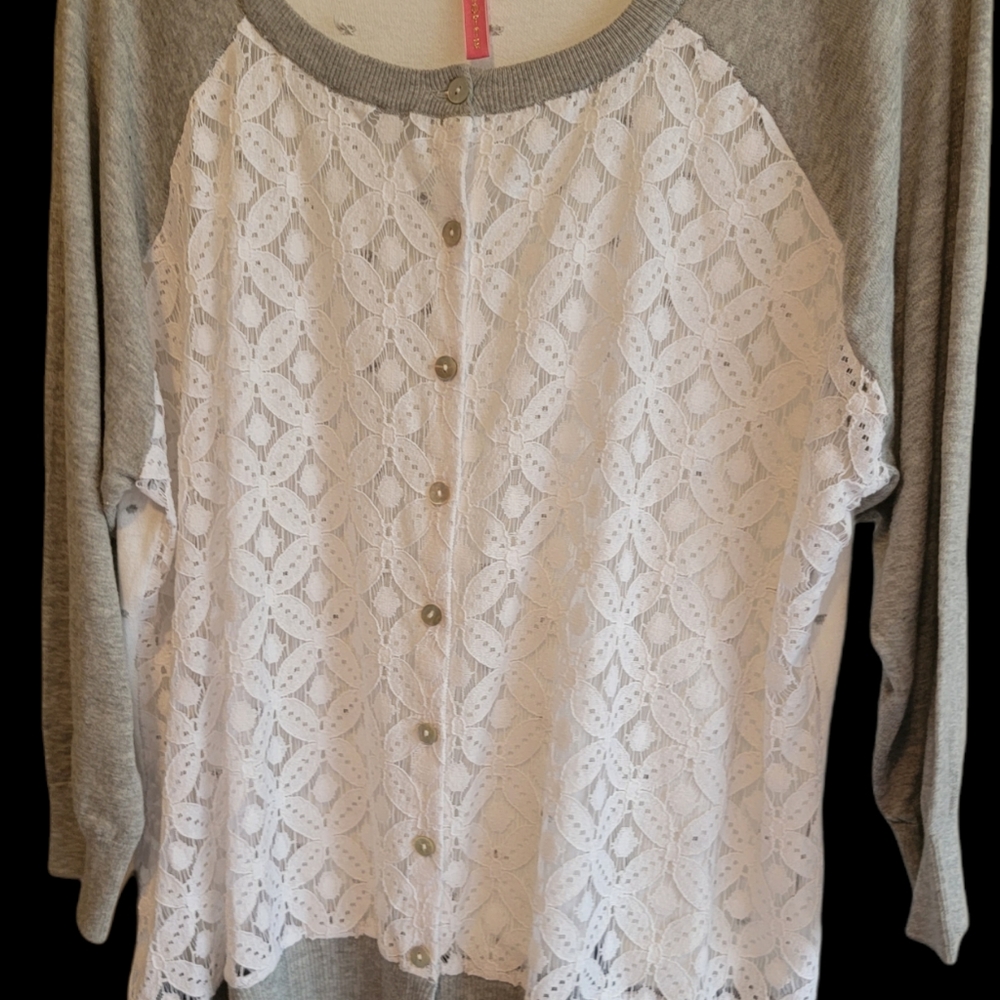 Cute 1X White and Gray cardigan perfect for spring!